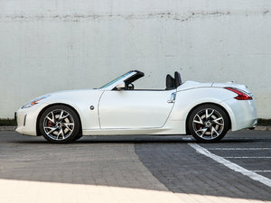 20133.7L Roadster 