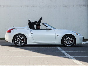 20133.7L Roadster 