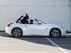 20133.7L Roadster 