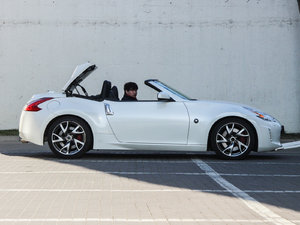 20133.7L Roadster 