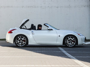 20133.7L Roadster 