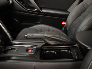 2014款3.8T Premium Edition 黑色内饰 驻车制动器