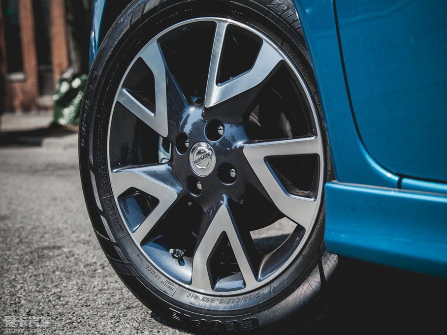 2015��Versa note SR