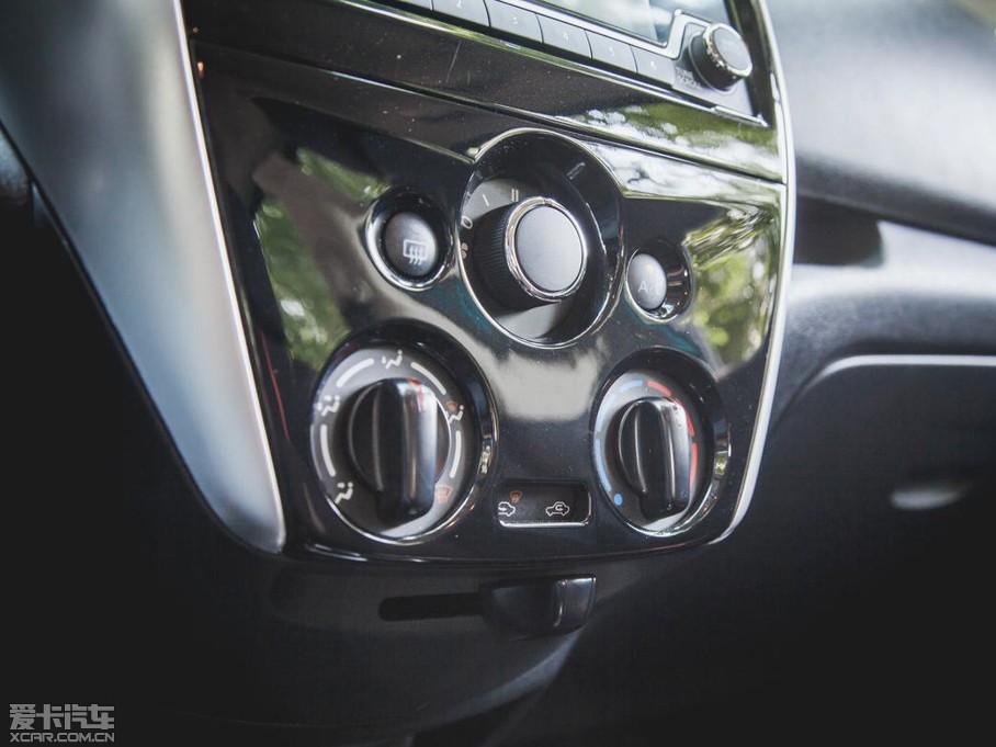 2015��Versa note SR