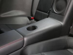 2015款3.8T Nismo 后排中央扶手
