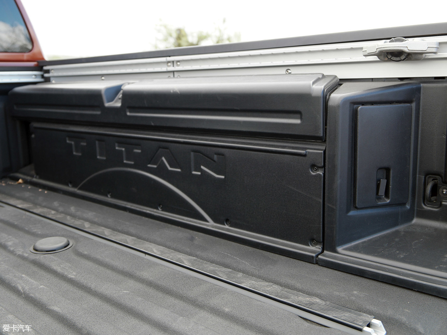 2016��Titan �p�� ������