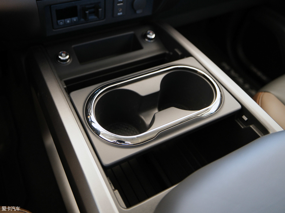 2016��Titan �p�� ������