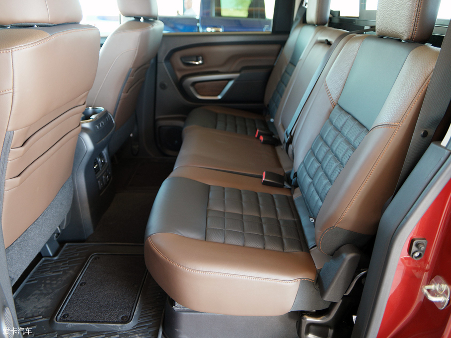 2016��Titan �p�� ������