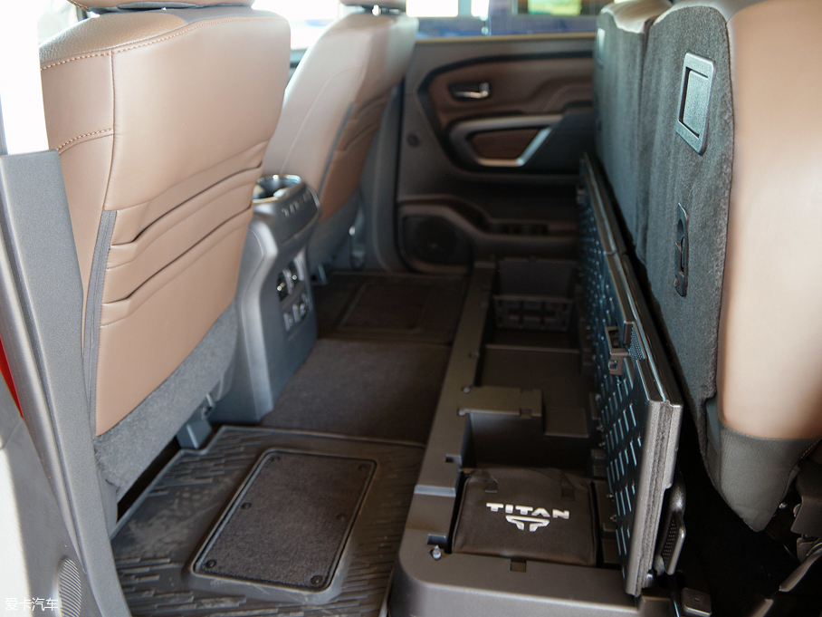 2016��Titan �p�� ������