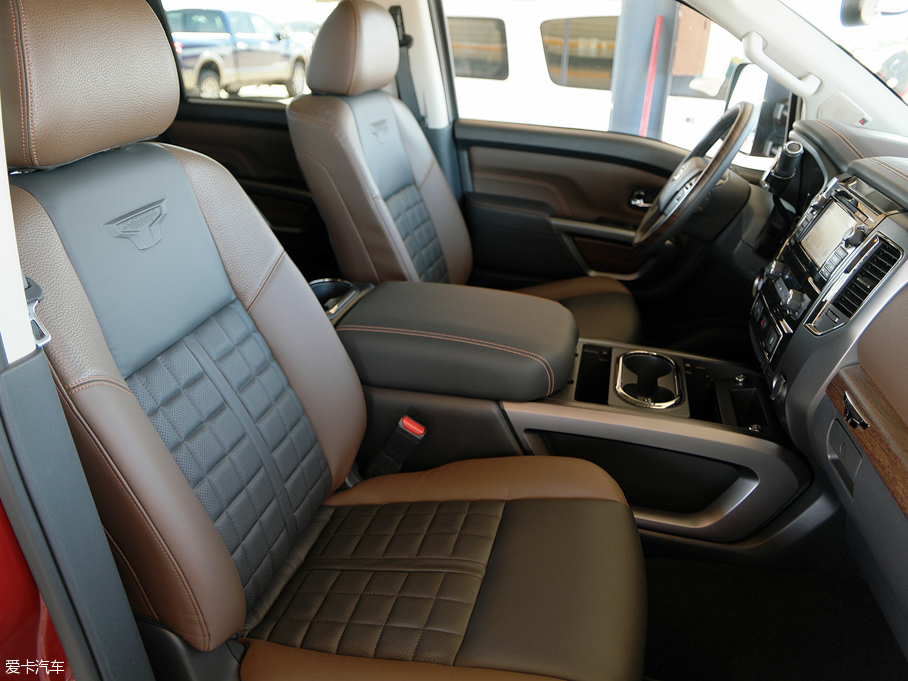 2016��Titan �p�� ������