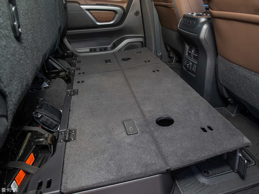 2016��Titan �p�� ������