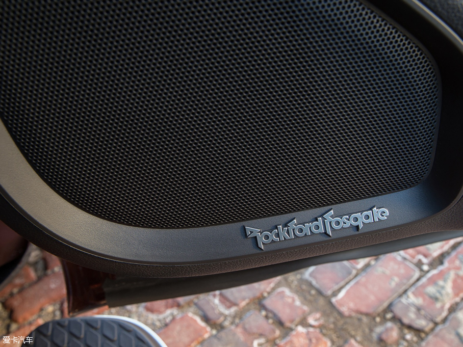 2016��Titan �p�� ������