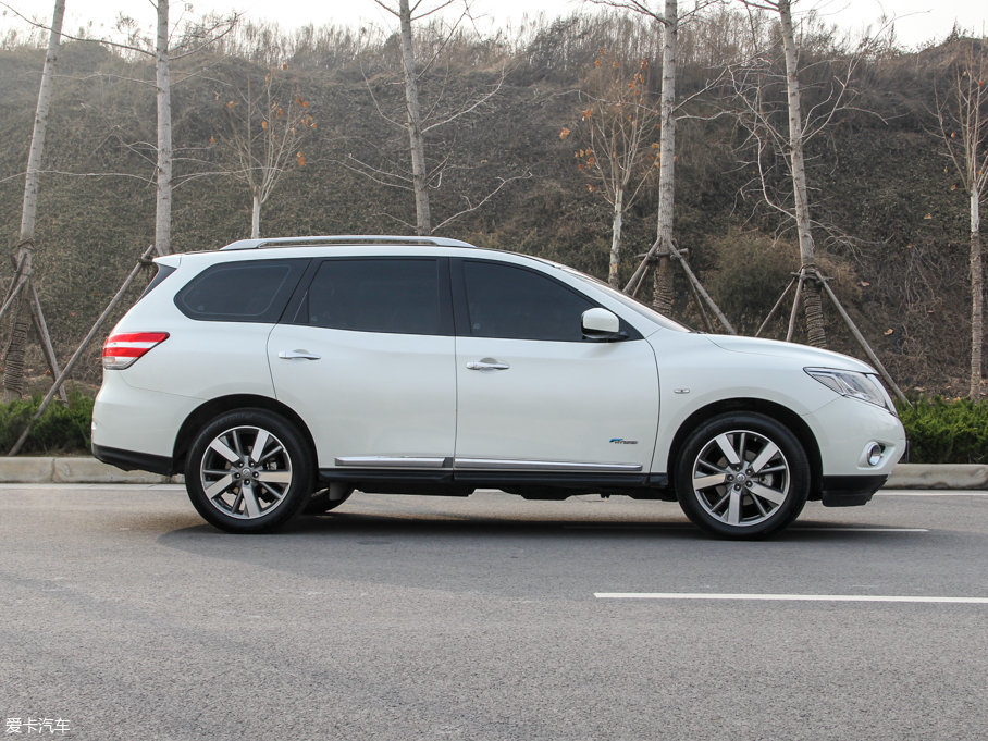 2016Pathfinder 2.5L hybrid