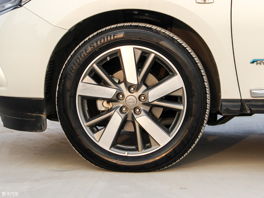 2016Pathfinder 2.5L hybrid