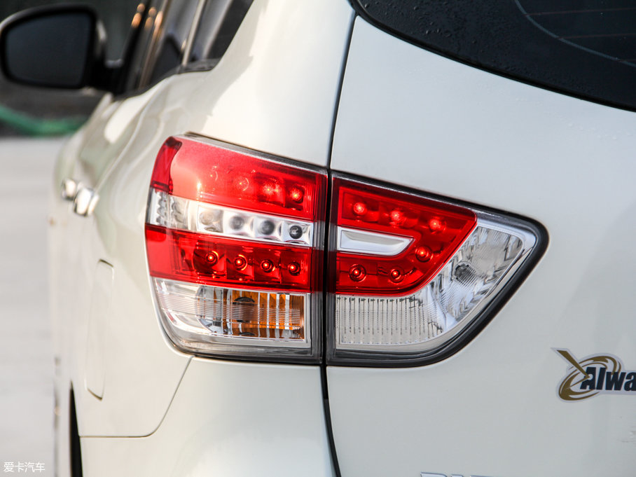 2016Pathfinder 2.5L hybrid