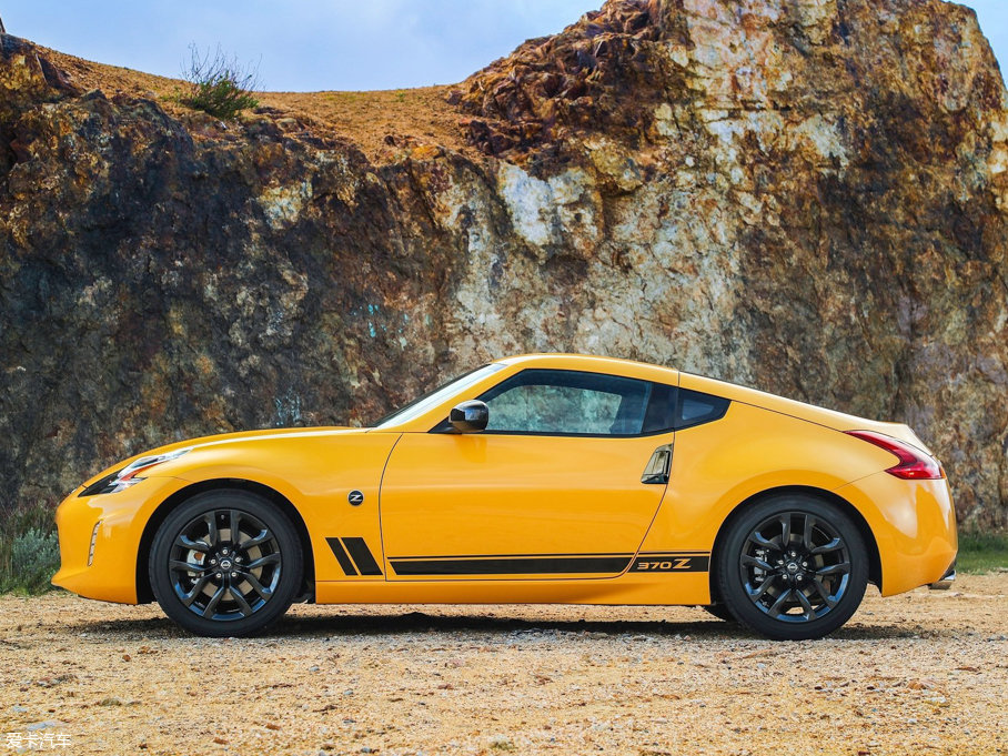 2017ծa370Z Heritage Edition