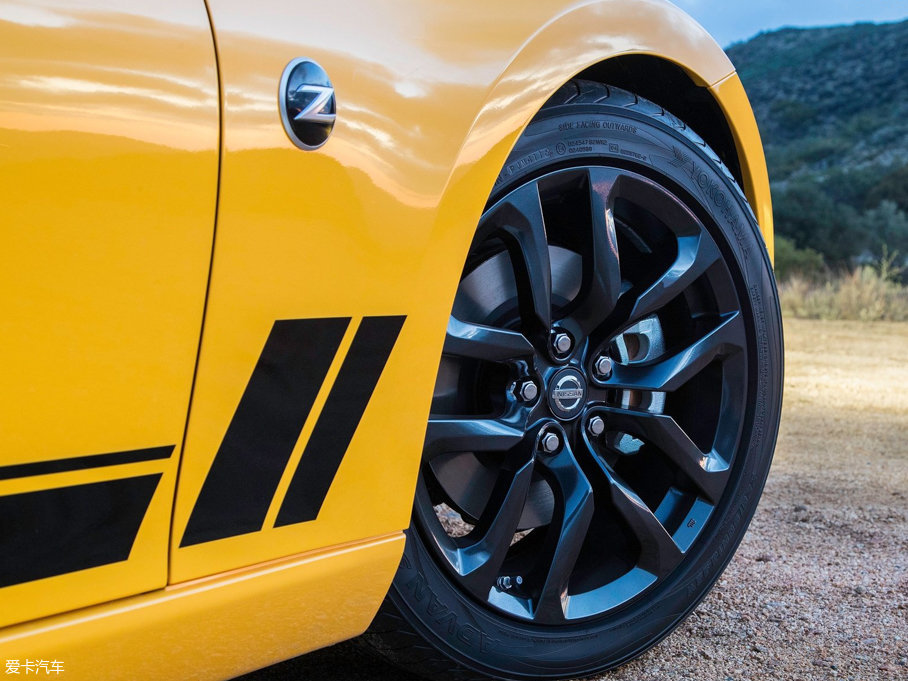 2017ծa370Z Heritage Edition