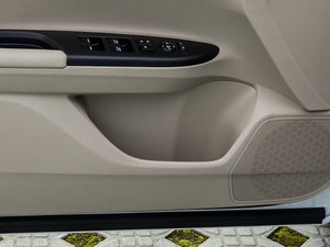 2015款Hybrid 空间座椅