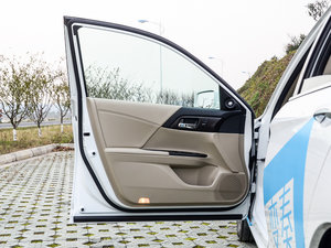 2015款Hybrid 驾驶位车门