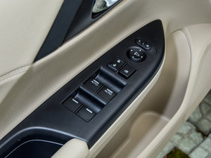 2015款Hybrid 主驾车窗控制区	