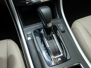 2015款Hybrid 主驾车窗控制区	