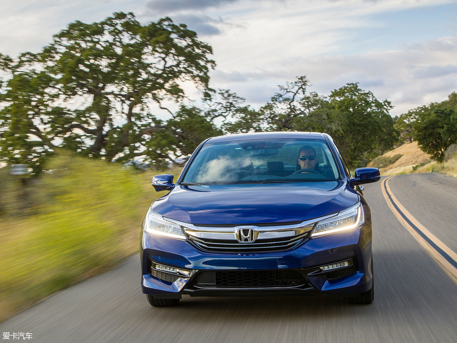 2016w() TOURING Hybrid