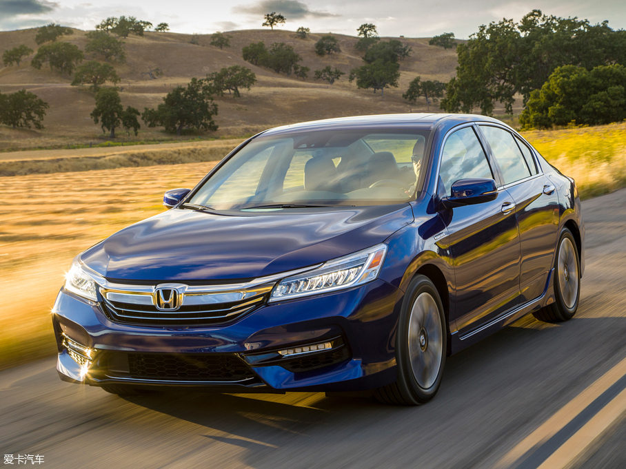 2016w() TOURING Hybrid