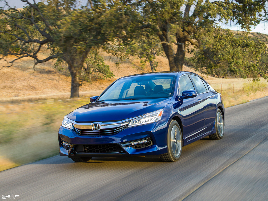 2016w() TOURING Hybrid