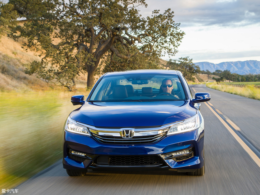 2016w() TOURING Hybrid