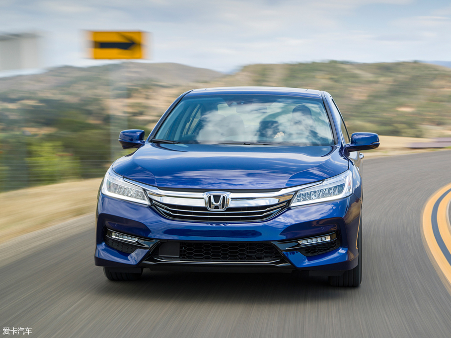 2016w() TOURING Hybrid