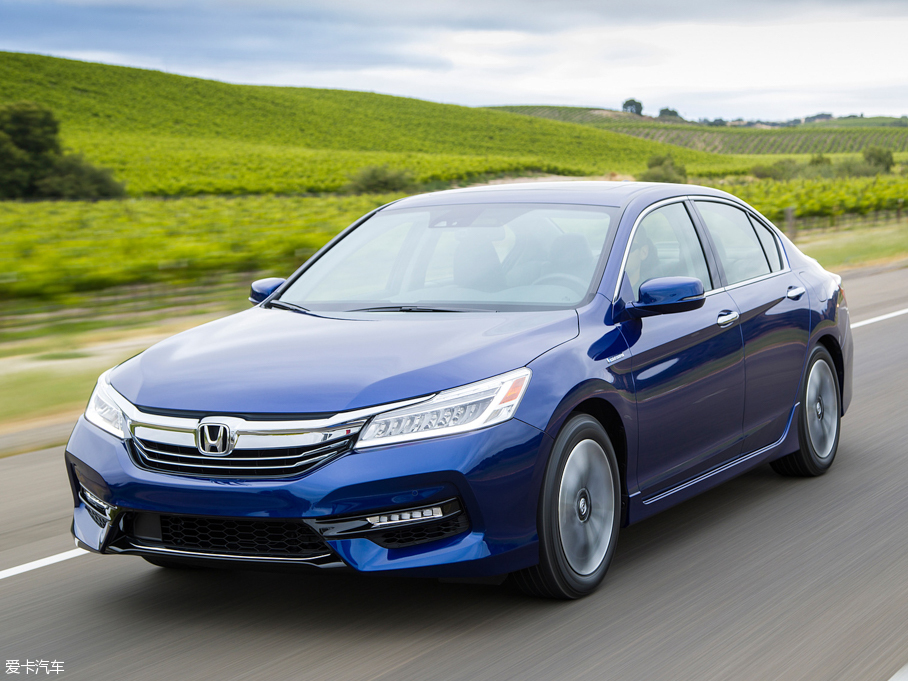 2016w() TOURING Hybrid