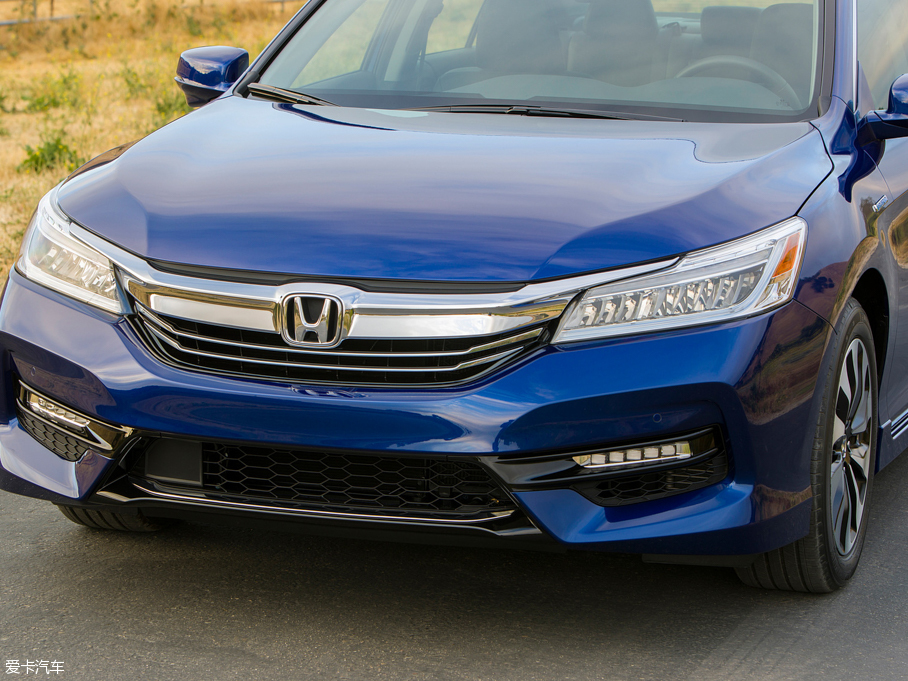 2016w() TOURING Hybrid