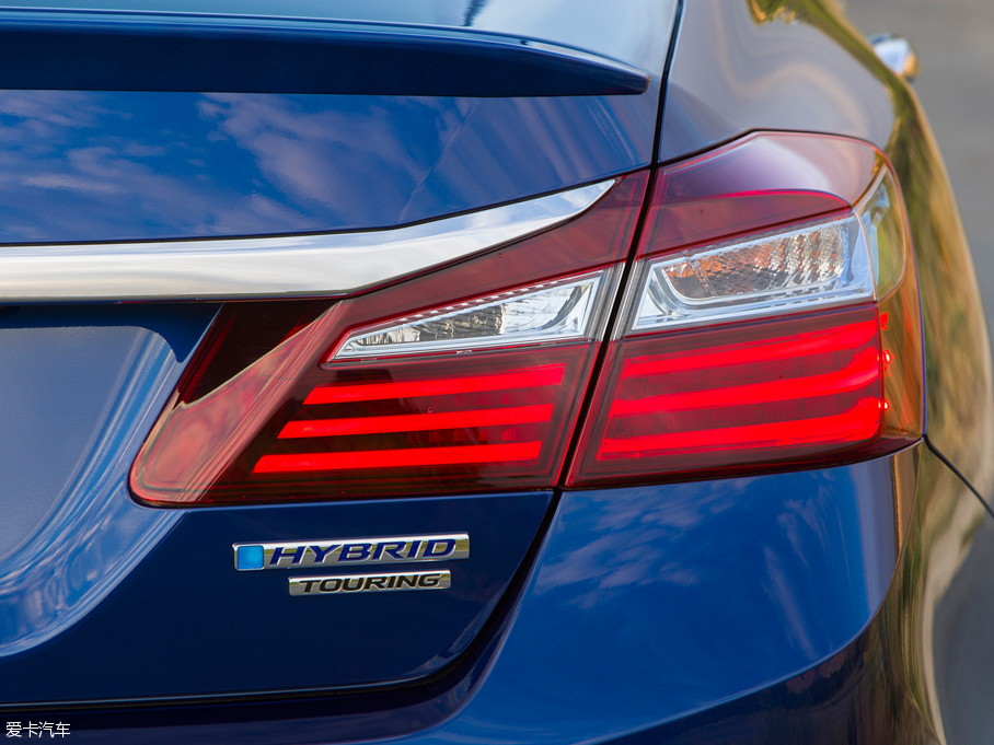 2016w() TOURING Hybrid