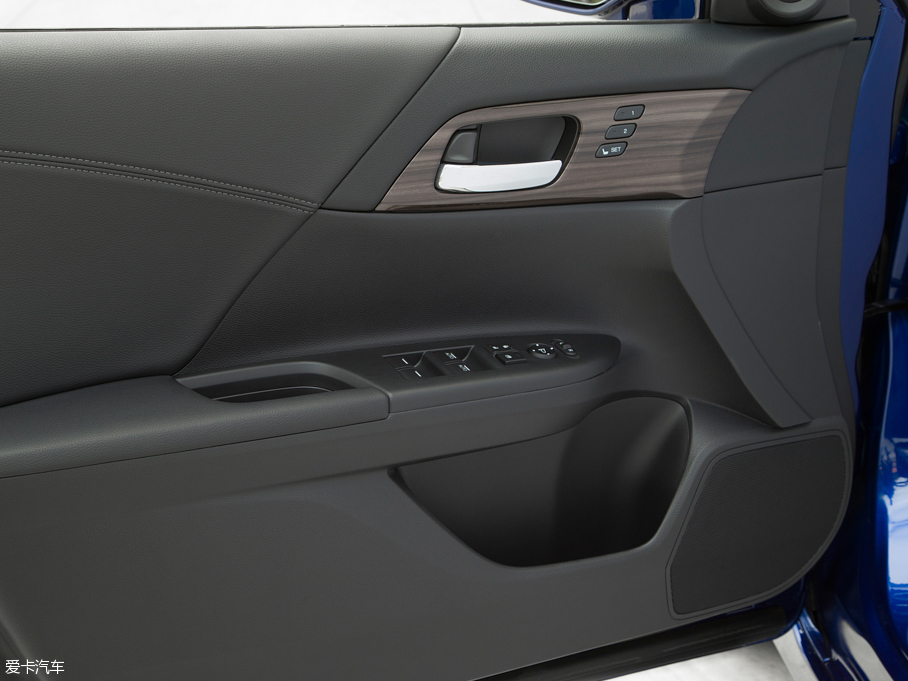 2016w() TOURING Hybrid