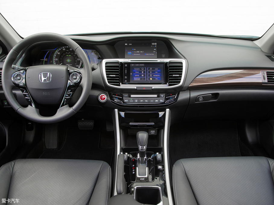 2016�����w(����) TOURING Hybrid