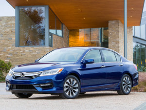 2016款TOURING Hybrid 整体外观