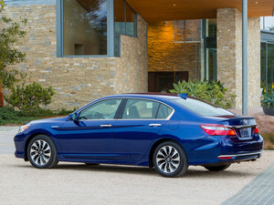 2016款TOURING Hybrid 整体外观