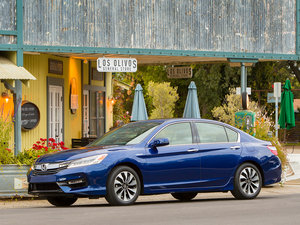2016款TOURING Hybrid 整体外观