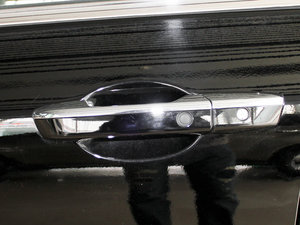 2009款3.5L 豪华运动版 主驾门拉手