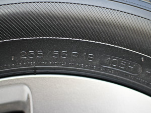 2012款3.7L  轮胎尺寸