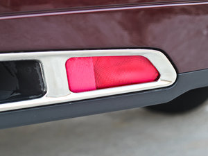 2012款3.7L  细节外观