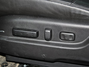 2012款3.7L  主驾驶座椅调节