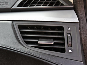 2012款3.7L  中控区