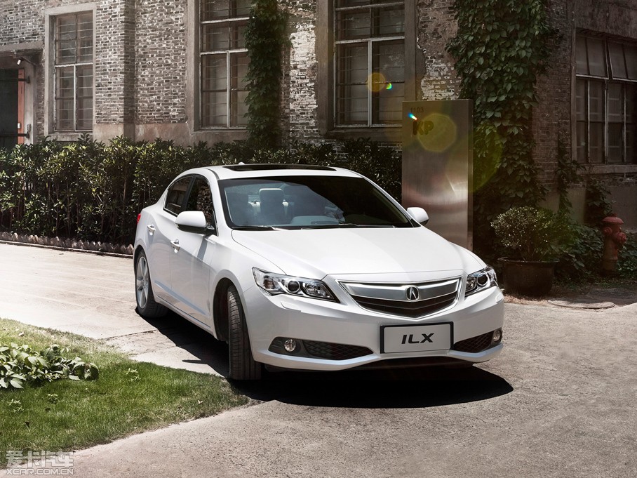 2013��֎��ILX 2.0L �ԄӾ��J��