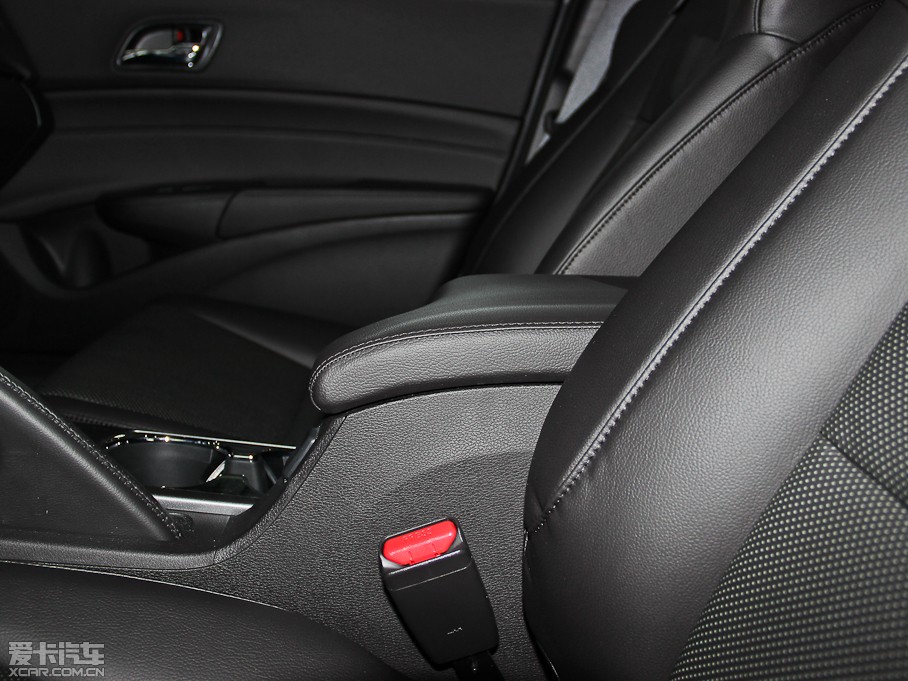 2013��֎��ILX 2.0L �ԄӾ��J��