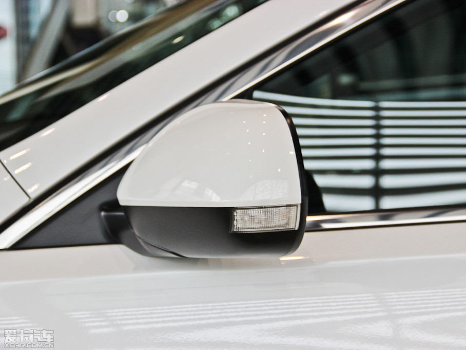 2013��֎��ILX 2.0L �ԄӾ��J��