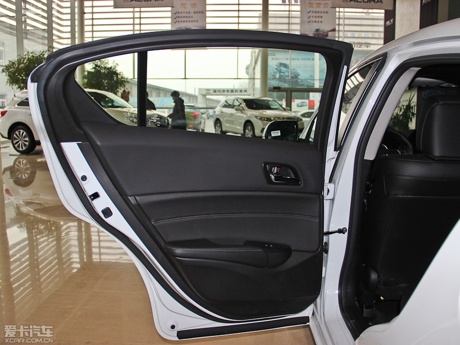 2013��֎��ILX 2.0L �ԄӾ��J��