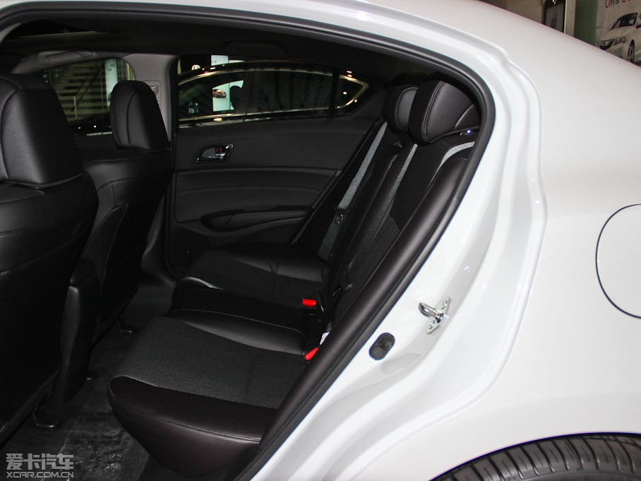 2013��֎��ILX 2.0L �ԄӾ��J��