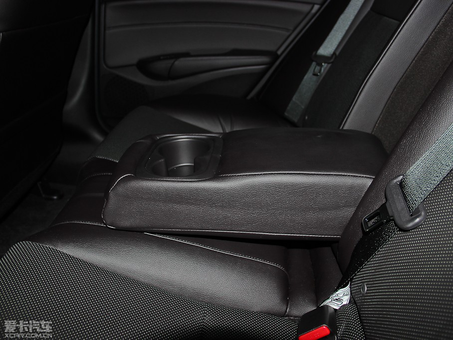 2013��֎��ILX 2.0L �ԄӾ��J��