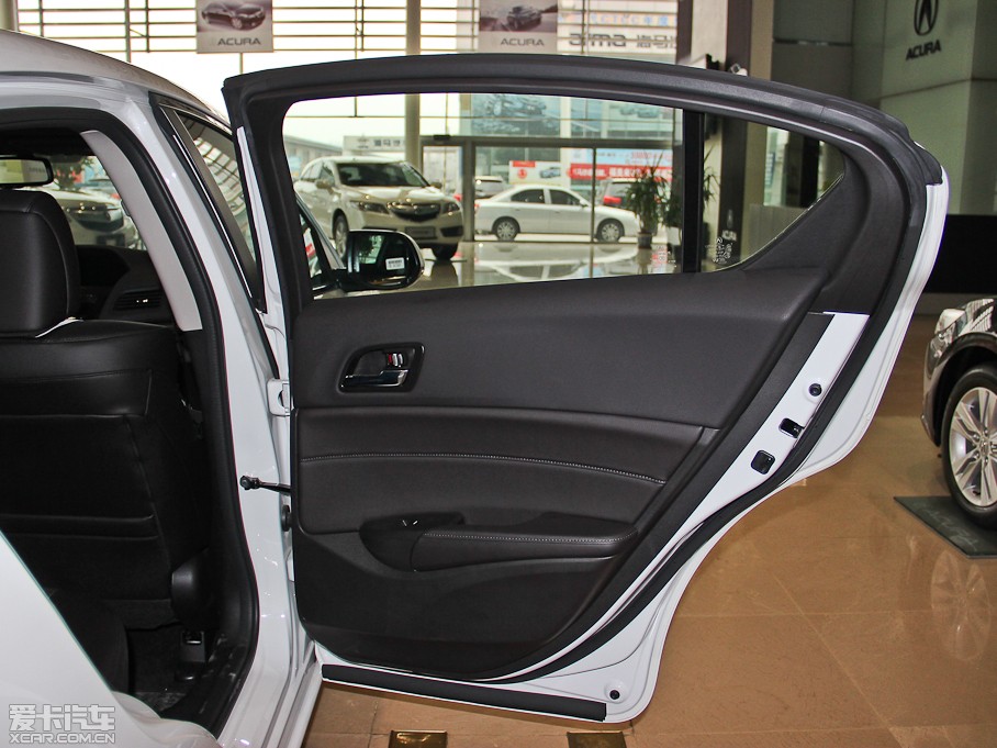 2013��֎��ILX 2.0L �ԄӾ��J��